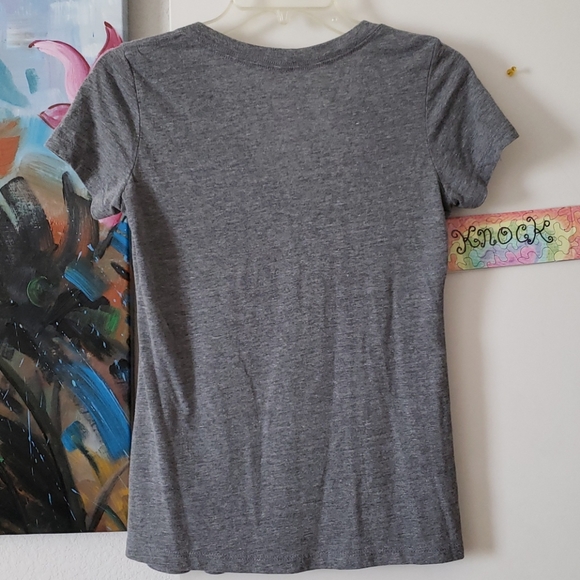 Like New! Alice in Wonderland Tee-Shirt size M - Picture 4 of 9